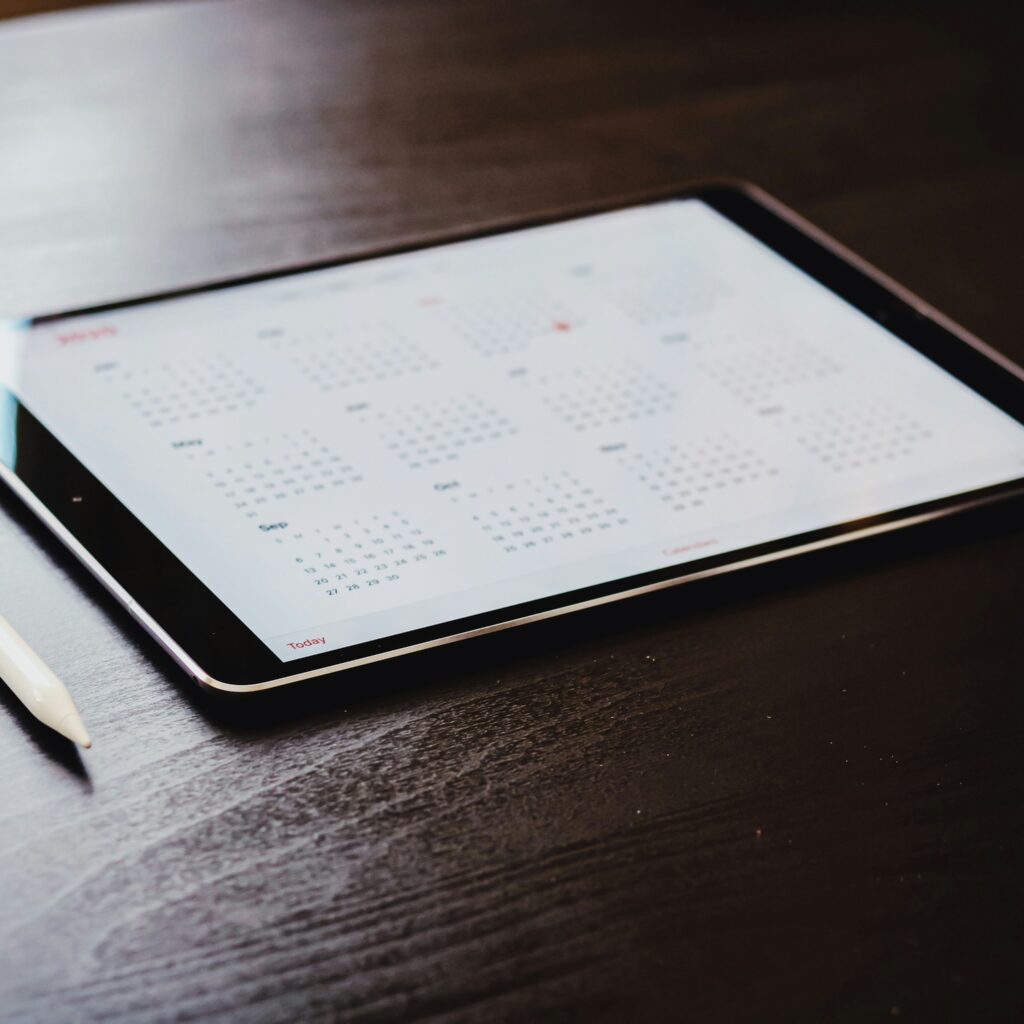 Entrepreneur using AI to plan and schedule social media posts.
